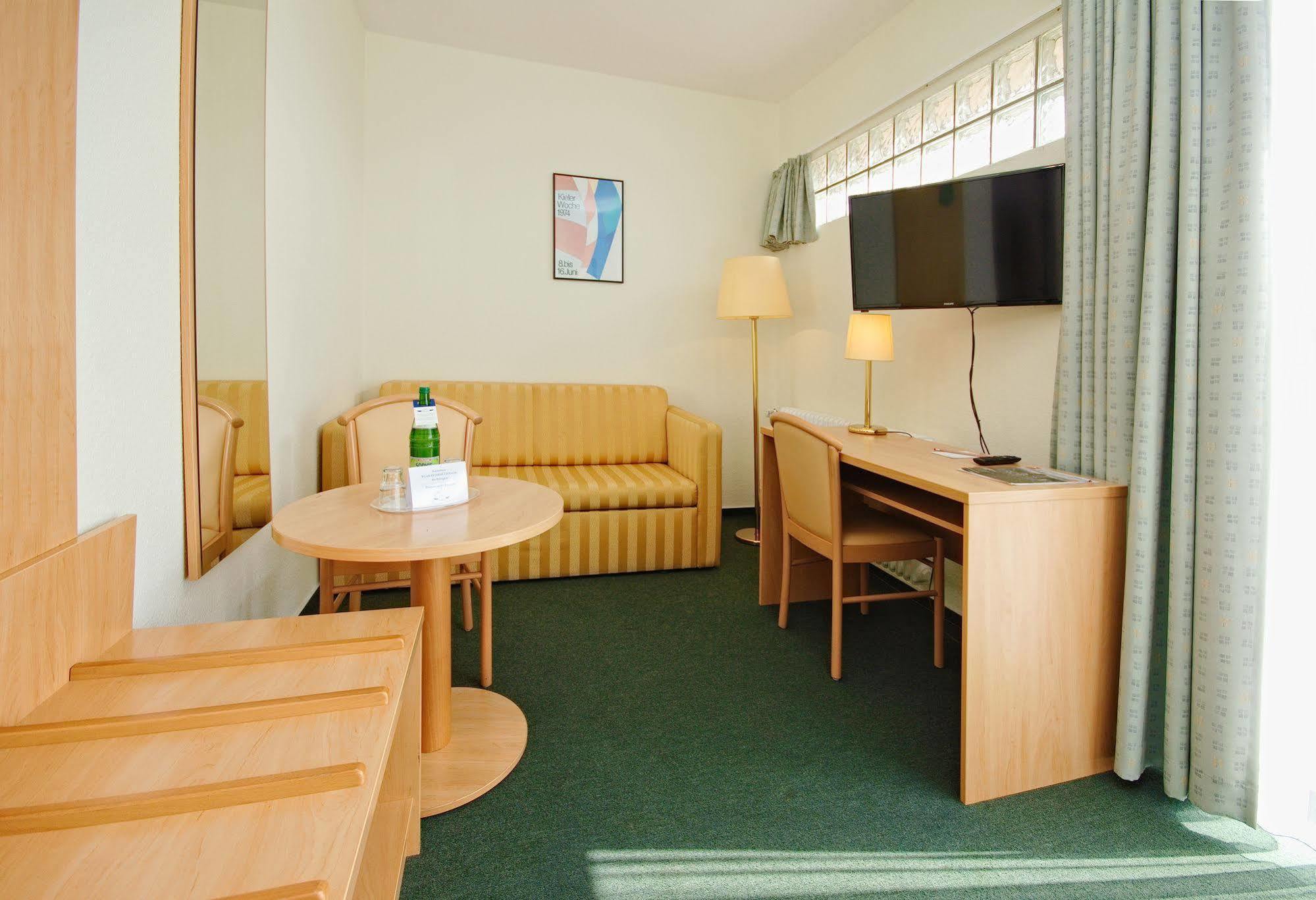 קיל Hotel Wiking מראה חיצוני תמונה