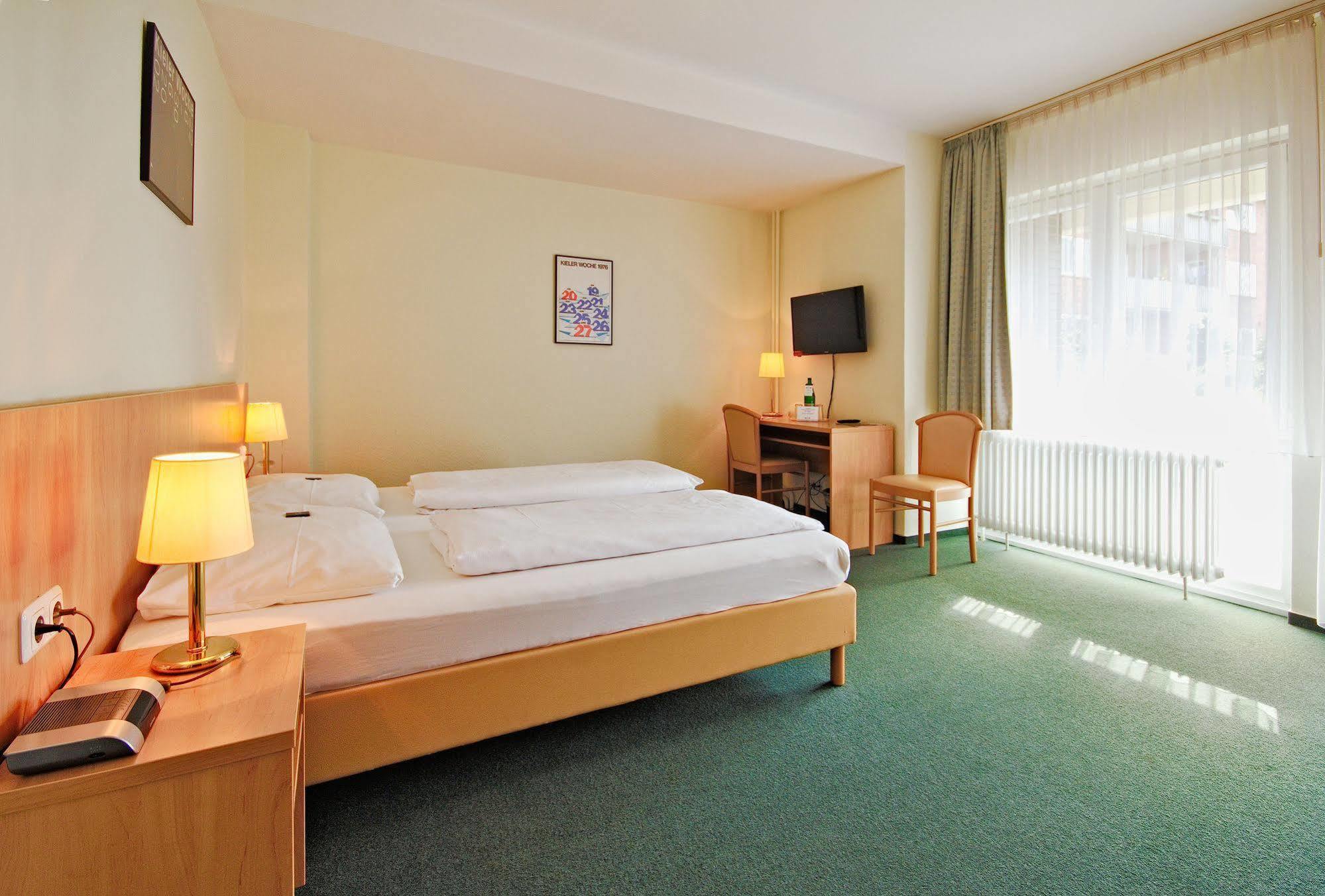 קיל Hotel Wiking מראה חיצוני תמונה